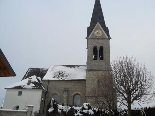 Pfarrkirche_Schleedorf_Nordansicht